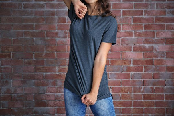 Young woman in blank t-shirt - Φωτογραφία, εικόνα