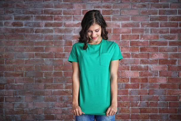 Young woman in blank t-shirt  - Foto, afbeelding