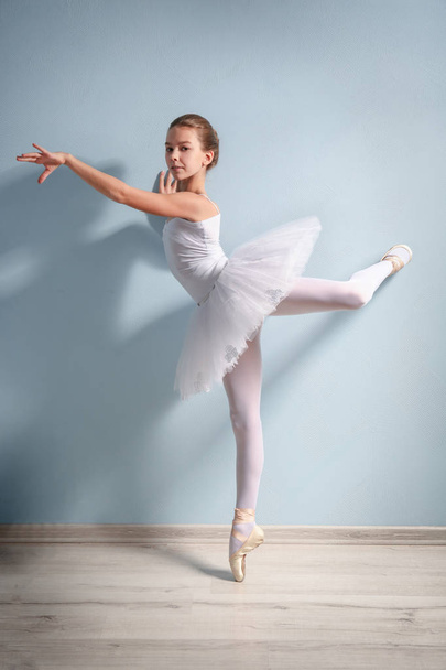 young beautiful ballerina - Foto, imagen