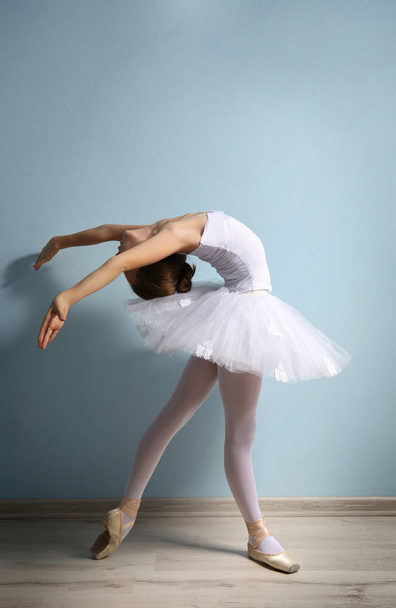 young beautiful ballerina - Foto, Bild