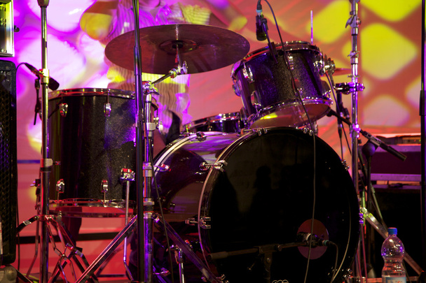 Drumset live auf der Bühne - Foto, Bild