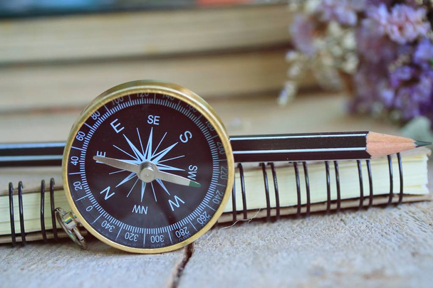 kompas s sušených květin - Fotografie, Obrázek