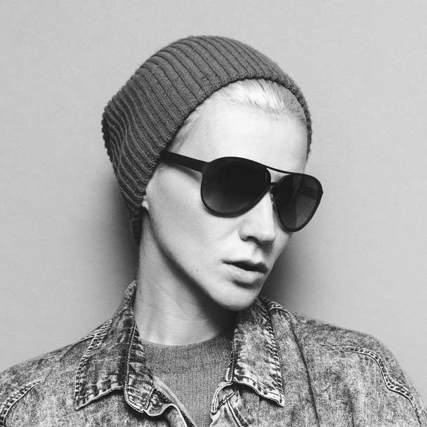 Fashion concept denim clothes Stylish Model Tomboy hipster  - Valokuva, kuva