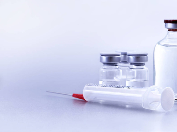 Vials and syringe - Foto, imagen