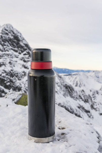 Winter and thermos in the mountains. - Photo, Image