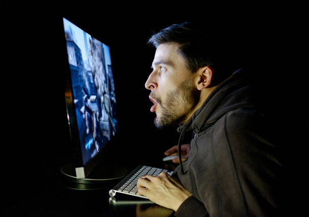 Amazed guy emotional playing computer game - Zdjęcie, obraz