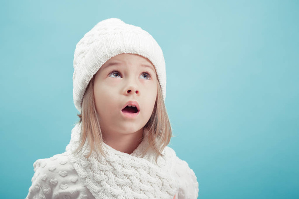 portrait of a little  girl in white hat and scarf - Foto, Imagen