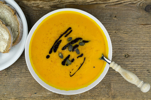 Bowl of appetizing pumpkin or butternut soup - Foto, afbeelding