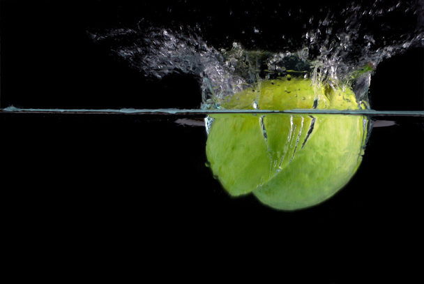 Guave ins Wasser - Foto, Bild