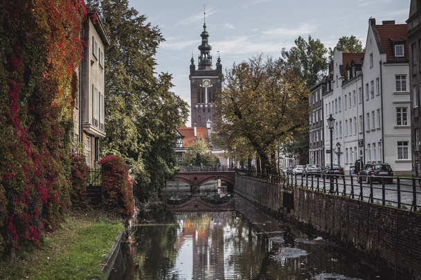 Rivière dans le centre historique de Gdansk, Pologne
 - Photo, image
