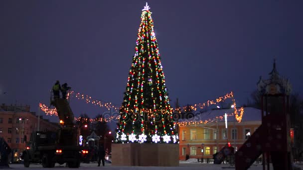 Nieuwjaar fir tree op stadsplein - Video
