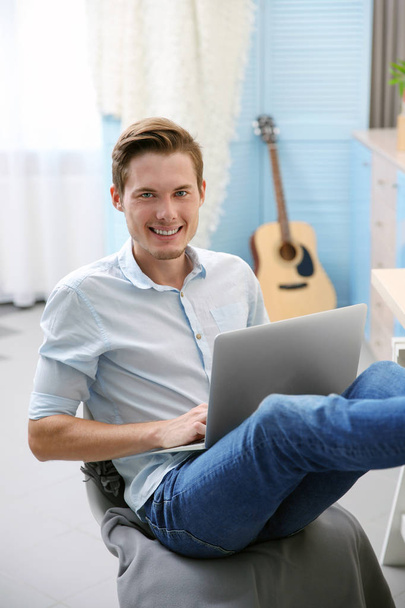 Young man with laptop - Foto, Imagem