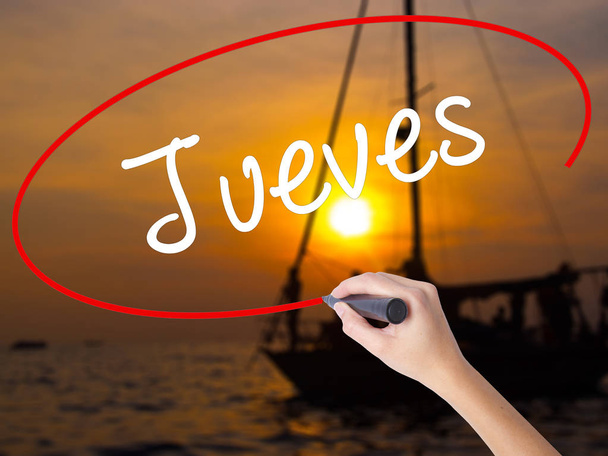 Жінка руки написання Jueves (четвер по-іспанськи) з маркером о.. - Фото, зображення