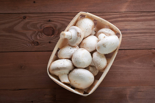 cogumelos em uma mesa de madeira - Foto, Imagem