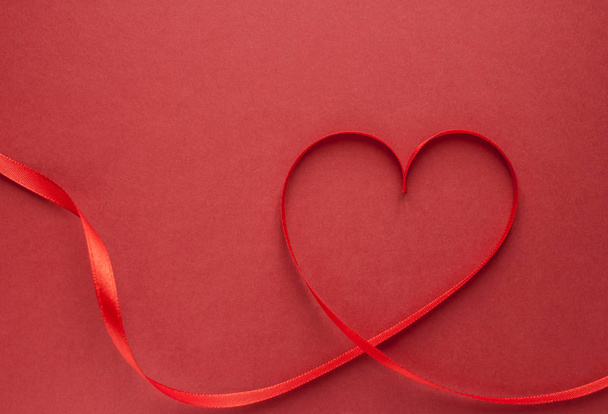 серце червоної стрічки
 - Фото, зображення