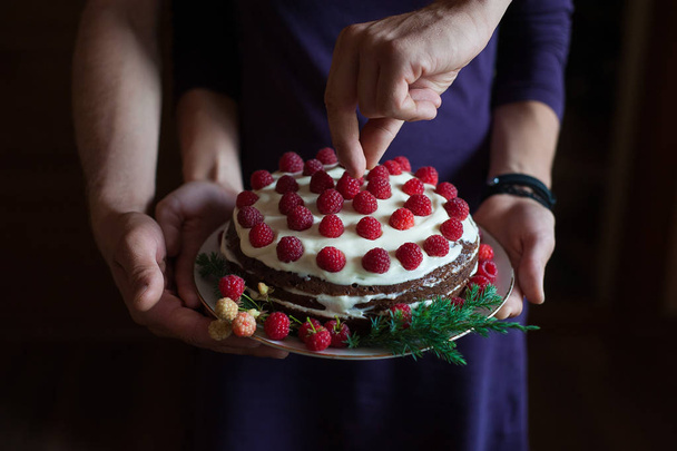 Christmas cake with raspberries - Zdjęcie, obraz
