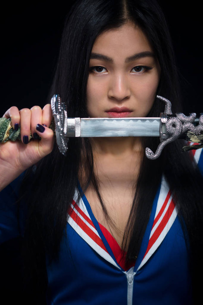 Asian lady with sword in studio - Foto, Imagem