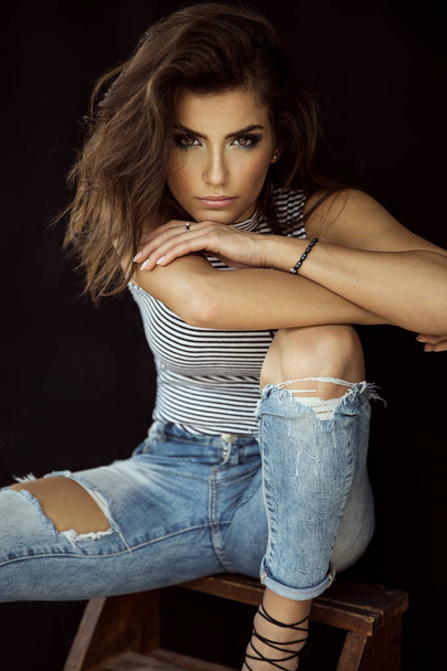 Beautiful female model posing in studio - Fotografie, Obrázek