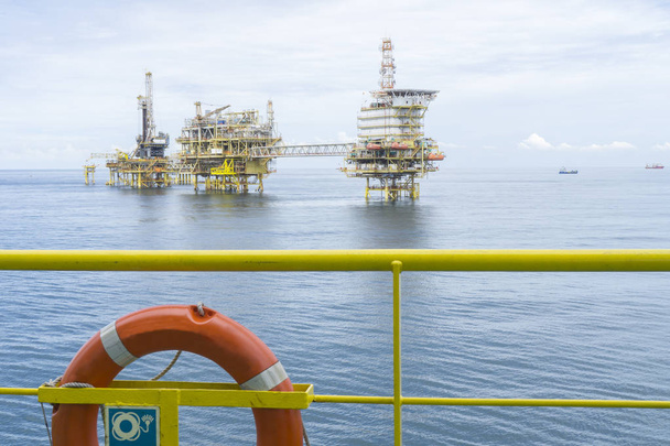 Petróleo y gas
 - Foto, imagen
