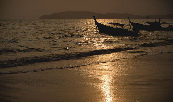 national fisherman boat in Thailand in the sea at sunset - Foto, Bild