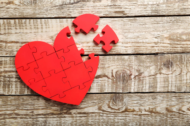 Red puzzle heart   - Foto, afbeelding