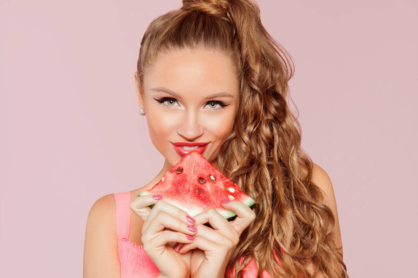 Fashion and sexy young woman holding slice of watermelon isolated on pink - Valokuva, kuva