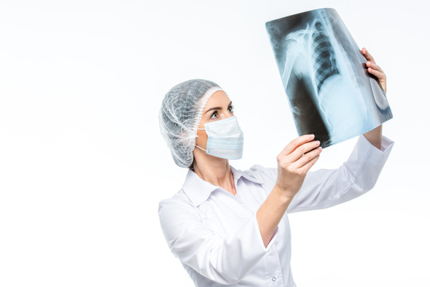 Doctor holding x-ray image - Фото, зображення