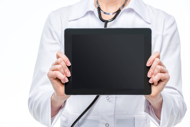 lekarz trzymający tabletkę cyfrową - Zdjęcie, obraz