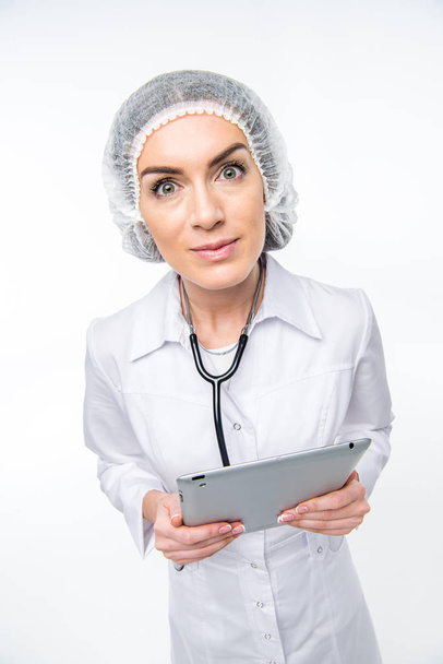 Doctor sosteniendo tableta digital
 - Foto, Imagen