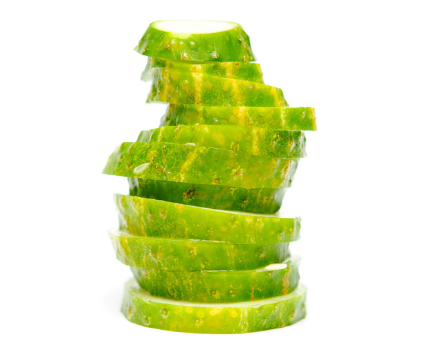 komkommer plantaardige gesneden in een stapel - Foto, afbeelding