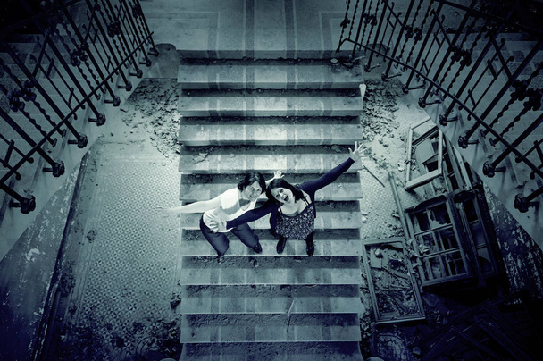 Ystävät rikki portaat
 - Valokuva, kuva