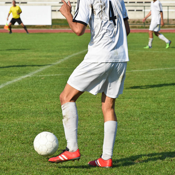 Hrát fotbal venku - Fotografie, Obrázek