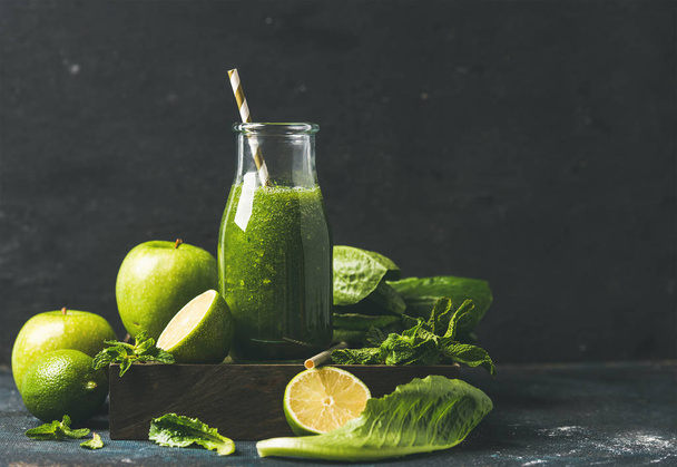 Green smoothie in bottle - Fotoğraf, Görsel