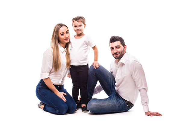 ευτυχισμένη οικογένεια σε λευκό φόντο - Φωτογραφία, εικόνα
