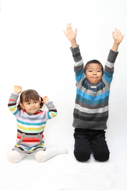 Japán fivér és nővér (7 éves fiú és 2 év régi lány) - Fotó, kép