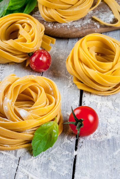 Home made raw uncooked pasta - Valokuva, kuva