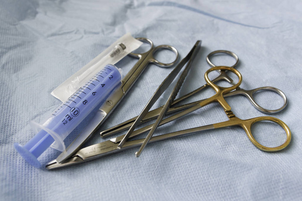 Διαφορετικά χειρουργικά εργαλεία  - Φωτογραφία, εικόνα