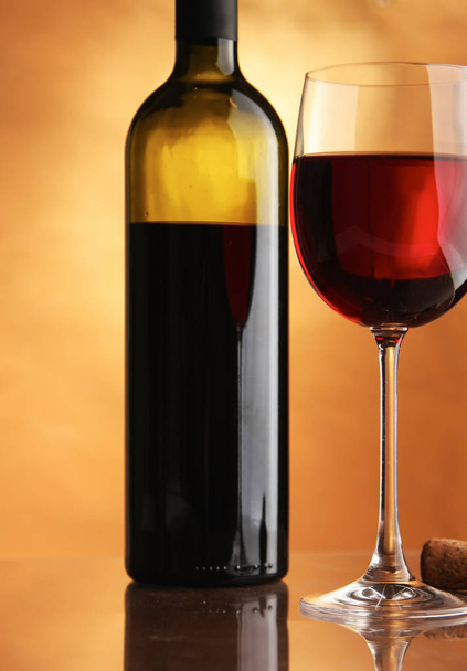 Glass of red wine and the bottle - Φωτογραφία, εικόνα
