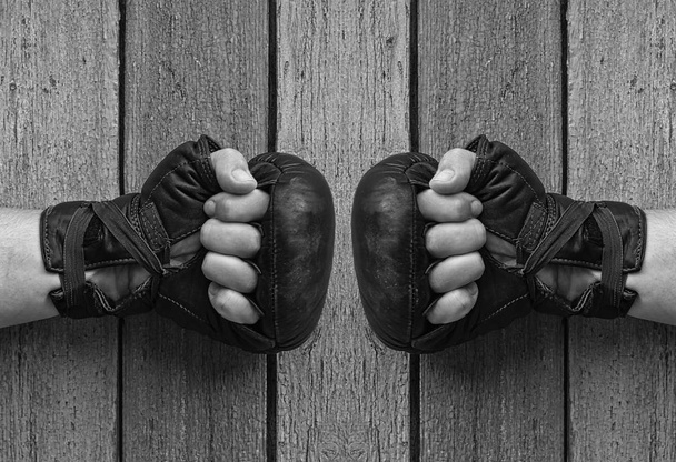  miesten kädet musta nahka käsineet Thai nyrkkeily
  - Valokuva, kuva