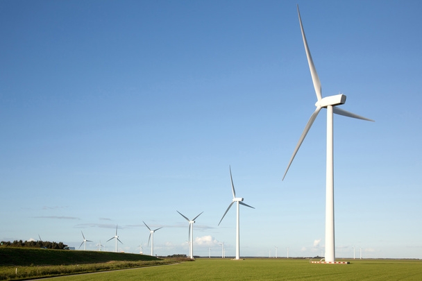 Ветряные турбины подряд
 - Фото, изображение
