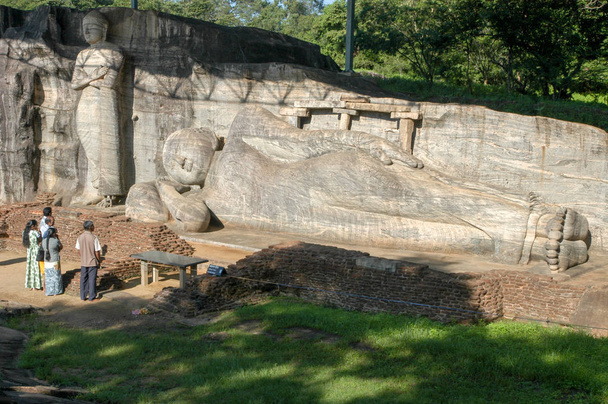 La Gal Vihara en la ciudad Patrimonio de la Humanidad Polonnaruwa, Sri Lanka
 - Foto, imagen