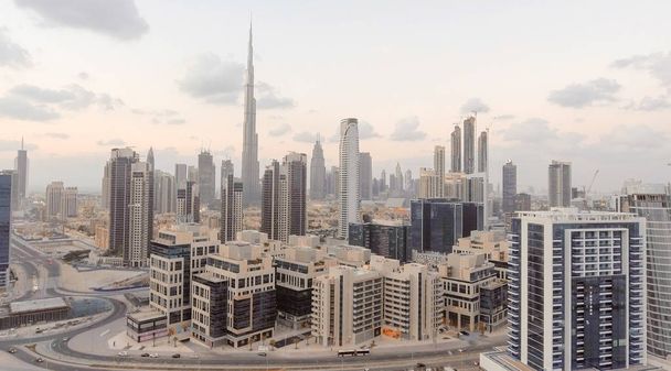 Rascacielos del centro de Dubai
 - Foto, Imagen