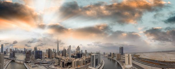 Downtown Dubai hava görünümünü alacakaranlıkta - Fotoğraf, Görsel