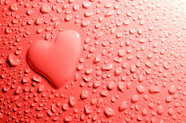 Water drops and heart shape on red background - Φωτογραφία, εικόνα