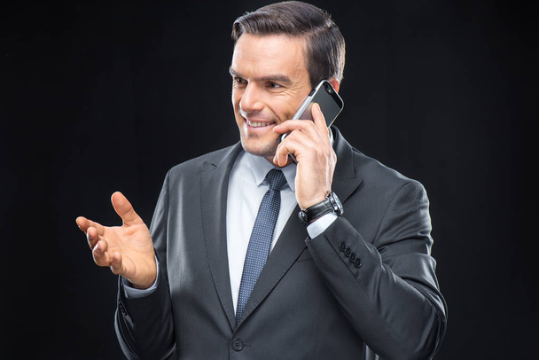 Businessman talking on mobile phone - Foto, Imagem