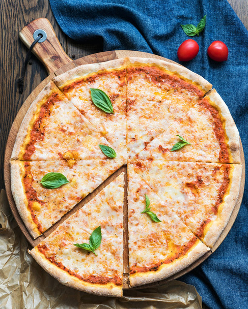 Pizza italienne chaude  - Photo, image
