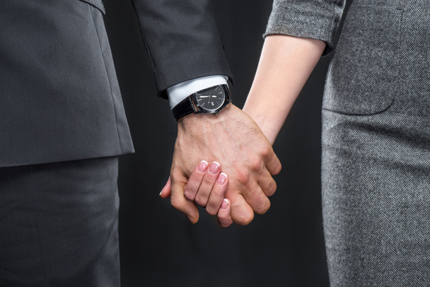 man en vrouw hand in hand - Foto, afbeelding