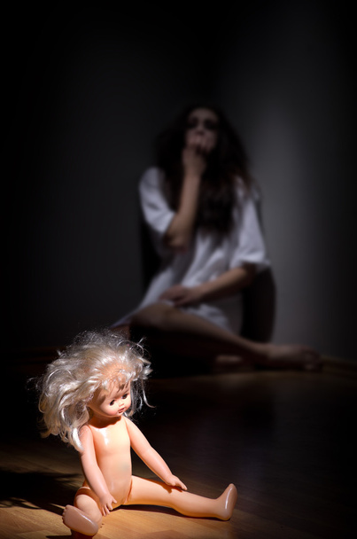 Crazy girl and doll - Foto, Imagem