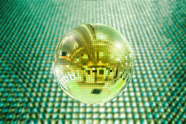 Brillante bola disco
 - Foto, Imagen