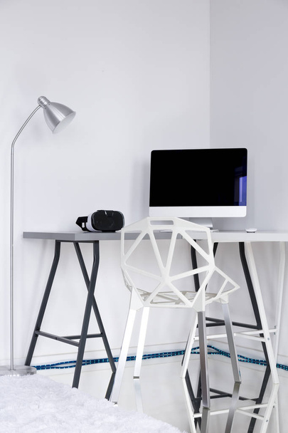 White room with a gap chair - Фото, зображення